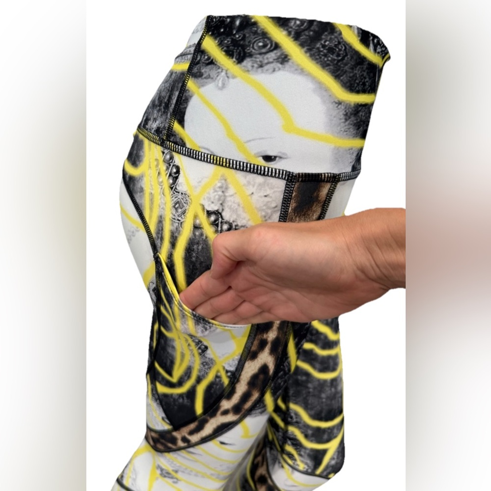 NWT Twin Fantasy Queen Print Panel Legging M Italian Fabric $249 Retail - Picture 6 of 16